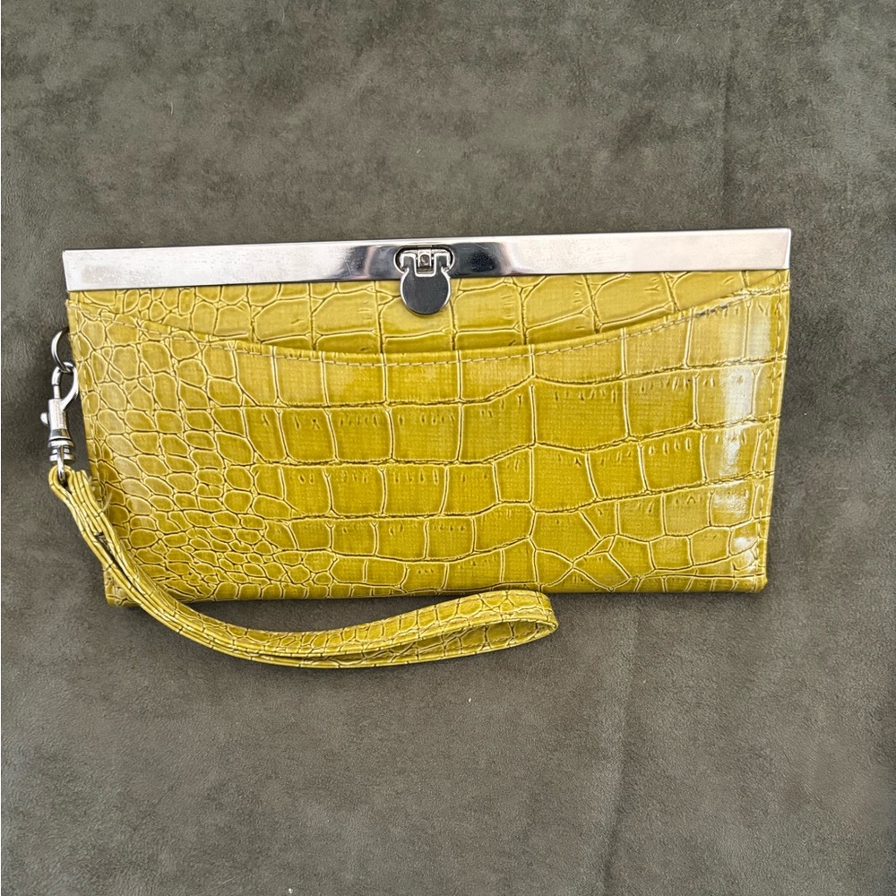 FAUX CROC Chartreuse Clutch Wallet w/ Wristlet Strap Multi-Compartments w/ Zip - Picture 8 of 16